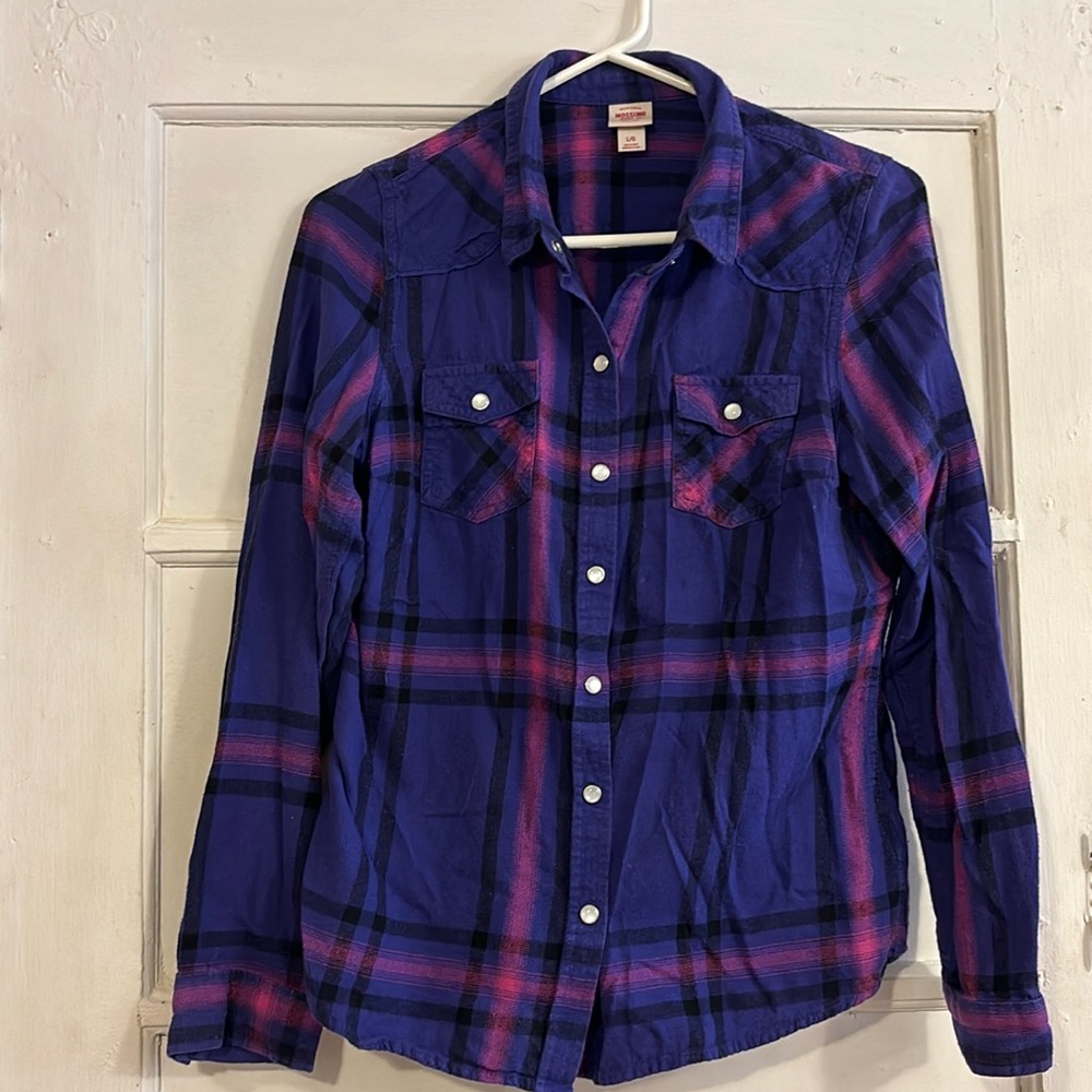 Women’s plaid flannel button up